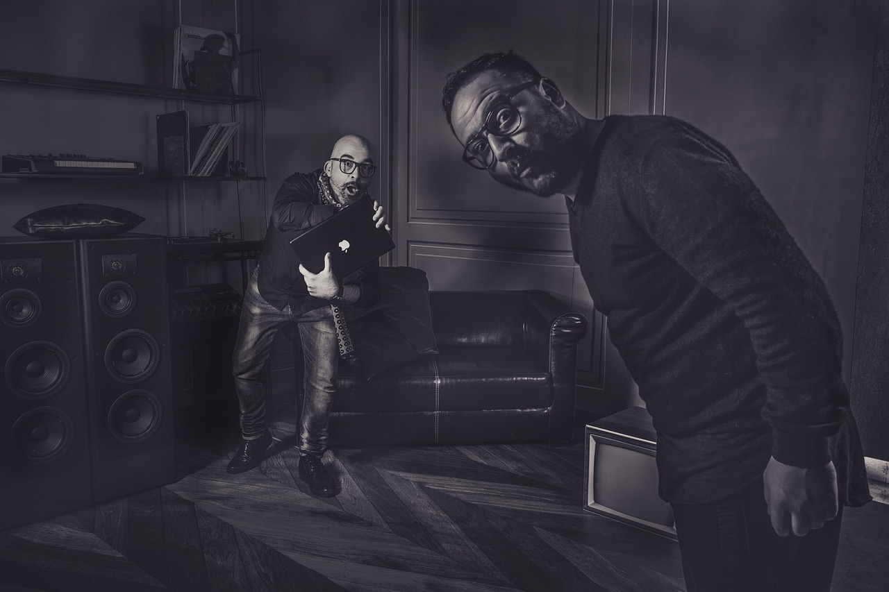 实名手机卡买卖：建立代理记账平台